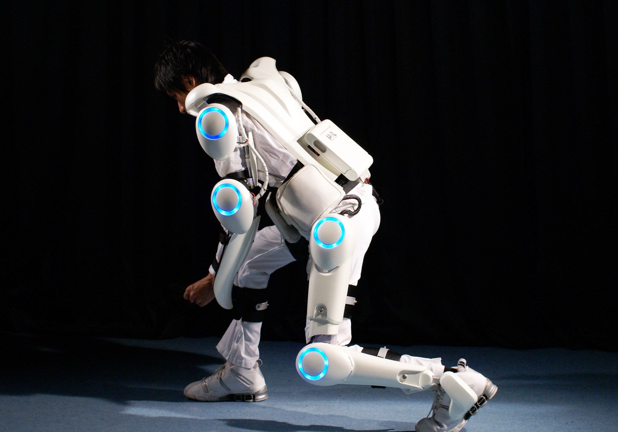 Japan’s New Robotic Exosuit Might Redefine Human Mobility Worldwide - Trillii