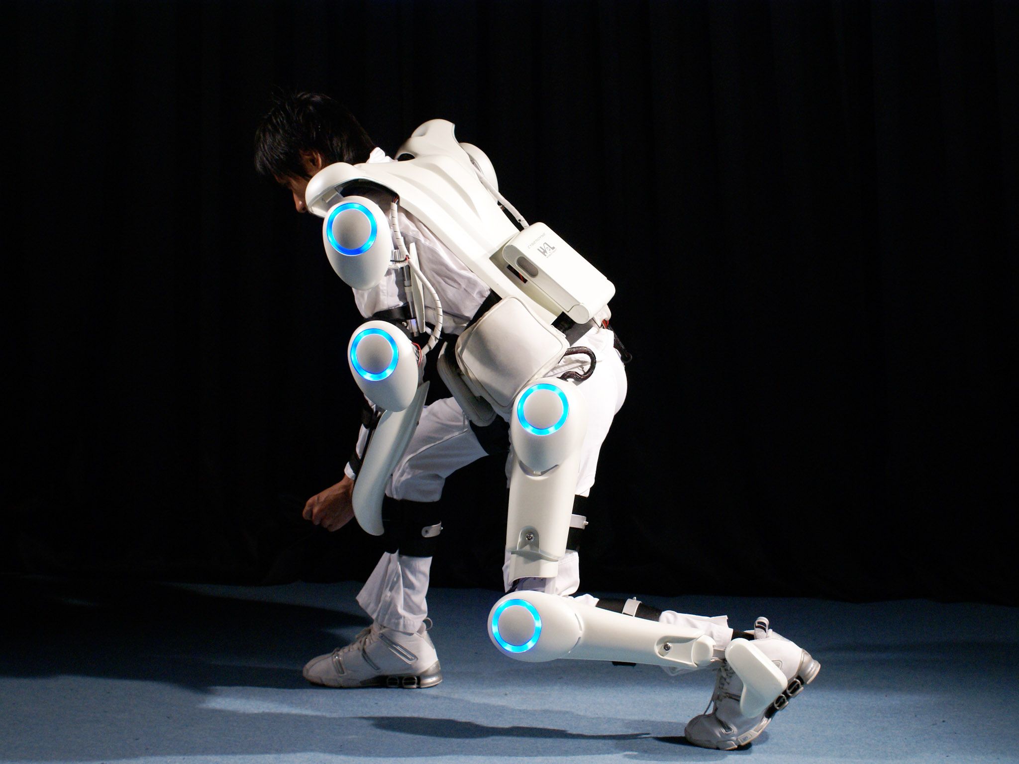 Japan’s New Robotic Exosuit Might Redefine Human Mobility Worldwide - Trillii